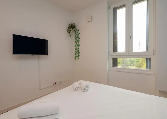 I Host - Rogoredo 49 * Mediolan